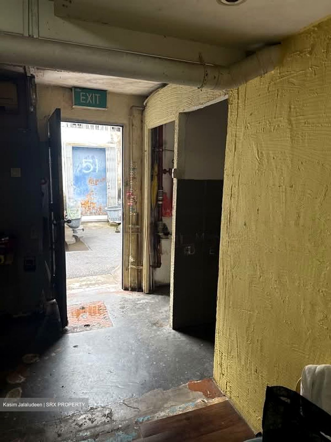 Dunlop Street (D8), Retail #557826431